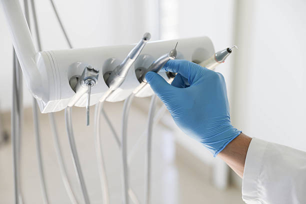 Professional Tooth Extraction technician working in Arnold Line, MS